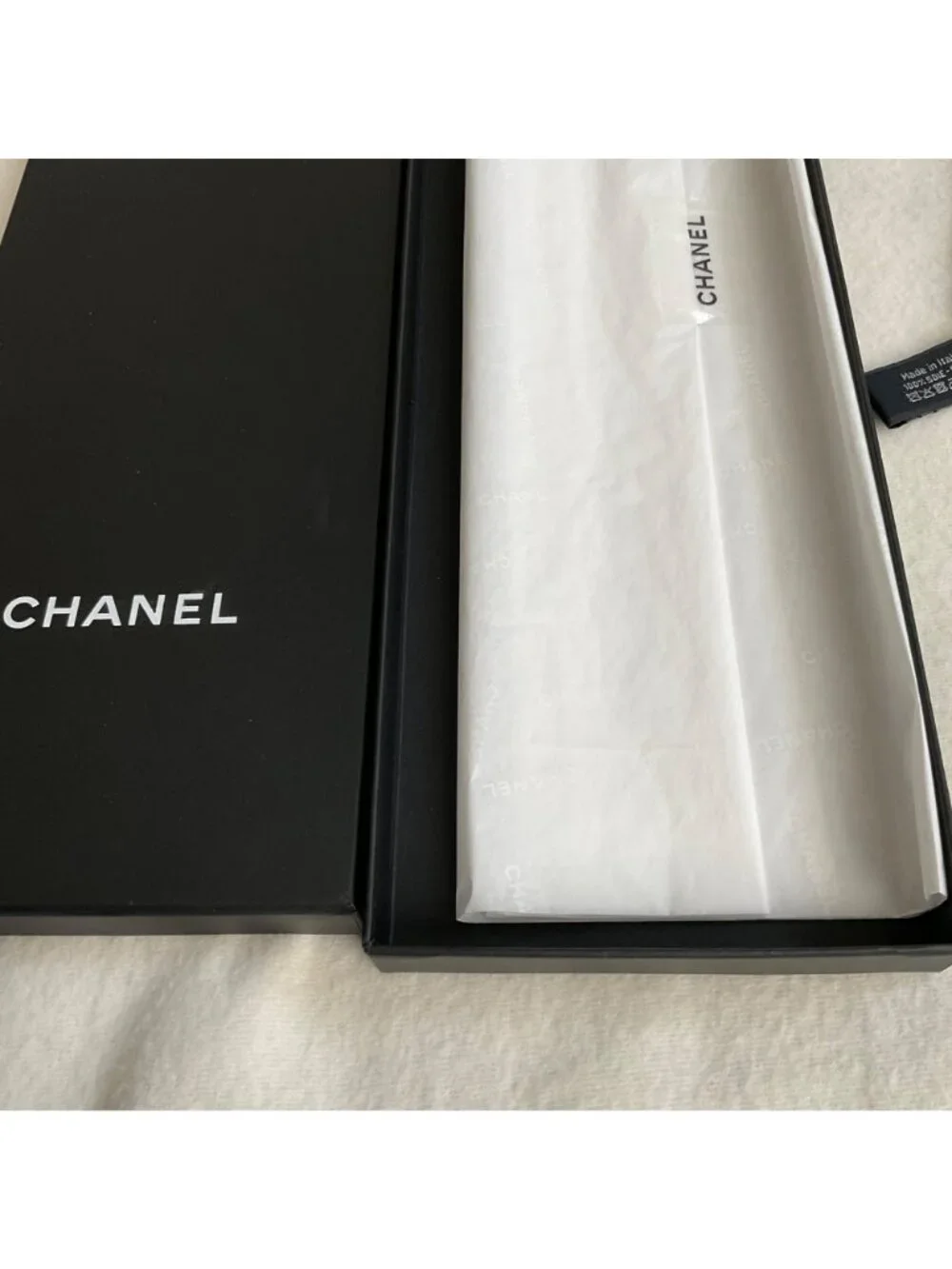NWOT w/box CHANEL blue white silk scarf slim headband books logo Trojan